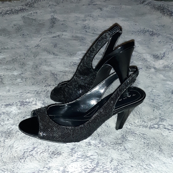 🖤 Tahari Black Sequin Heels🖤 - Picture 3 of 7
